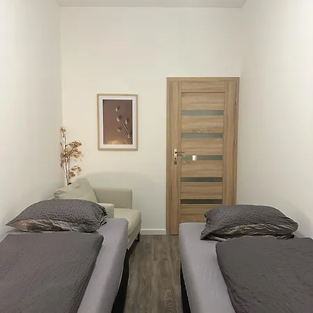 2schlafenzimmer 5betten Montuerwhonung Apartment