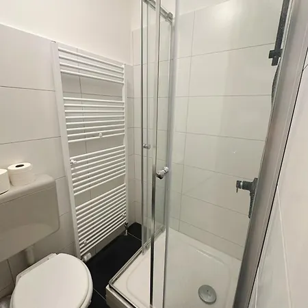 Apartament 2schlafenzimmer 5betten Montuerwhonung Düsseldorf