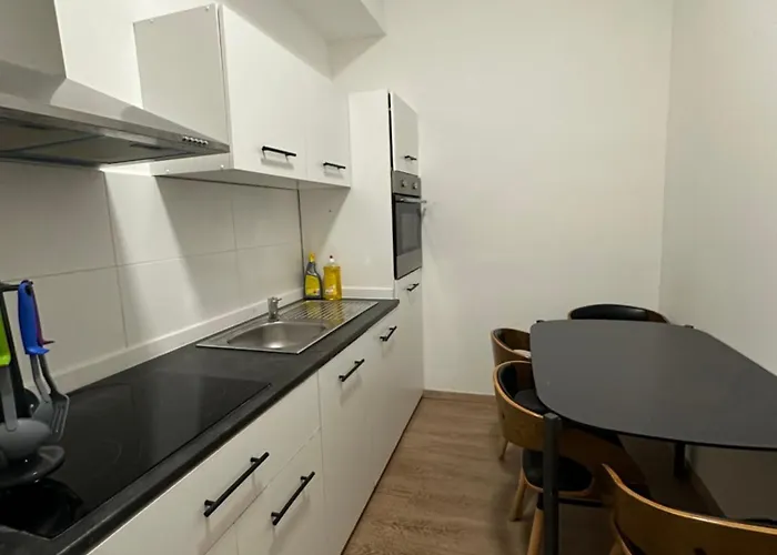 2schlafenzimmer 5betten Montuerwhonung Apartament Düsseldorf